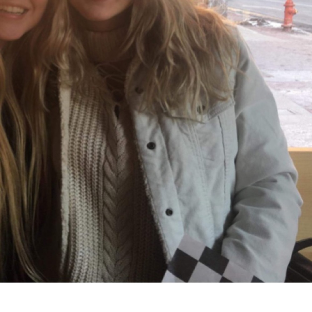 Cream colored Long-sleeve Sweater